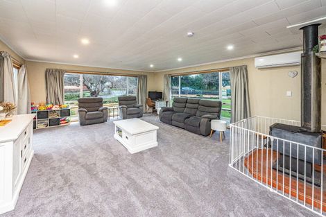 Photo of property in 35 Weraroa Road, Waverley, 4510