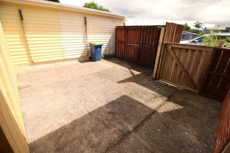 Photo of property in 100 Taikata Road, Te Atatu Peninsula, Auckland, 0610
