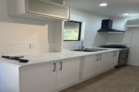 Photo of property in 58 Rauhuia Crescent, Parau, Auckland, 0604