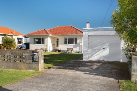 Photo of property in 52 Pitau Road, Mount Maunganui, 3116