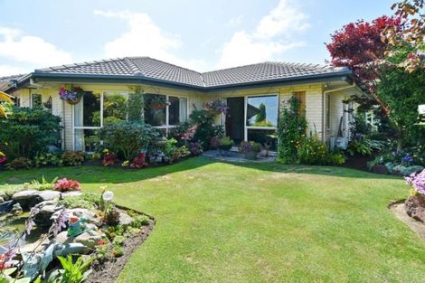 Photo of property in 90 Willowview Drive, Redwood, Christchurch, 8051