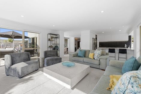 Photo of property in 123 Grovenor Drive, Orewa, 0931