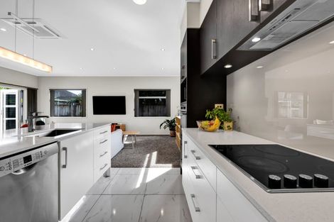 Photo of property in 2/297 Carrington Street, Vogeltown, New Plymouth, 4310