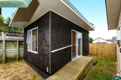 Photo of property in 100 Heta Road, Highlands Park, New Plymouth, 4312