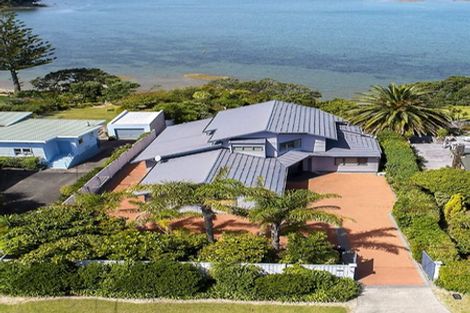 Photo of property in 979 Whangaparaoa Road, Tindalls Beach, Whangaparaoa, 0930