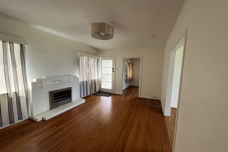 Photo of property in 16 Cliff View Drive, Green Bay, Auckland, 0604