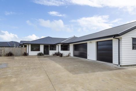 Photo of property in 4 Ongarui Close, Whalers Gate, New Plymouth, 4310