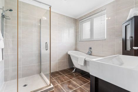 Photo of property in 1/7 Colmar Road, Mellons Bay, Auckland, 2014