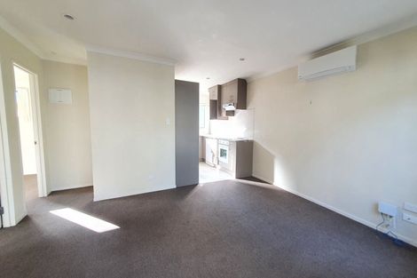 Photo of property in 33 Claverdon Drive, Massey, Auckland, 0614