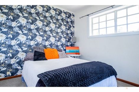 Photo of property in 72 Timaru Road, Waimate, 7924