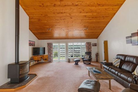 Photo of property in 2 Beech Place, Hawera, 4610