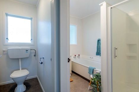 Photo of property in 17 Park Avenue, Waikanae, 5036