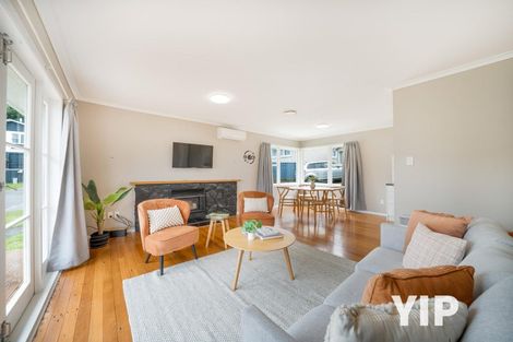 Photo of property in 54 Batchelor Street, Newlands, Wellington, 6037