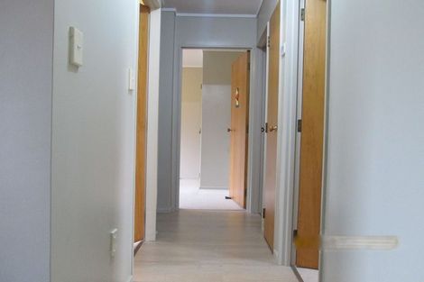 Photo of property in 2/30 Barbados Drive, Unsworth Heights, Auckland, 0632