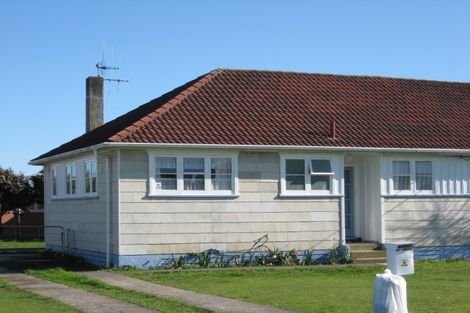 Photo of property in 33 Goldsmith Crescent, Levin, 5510