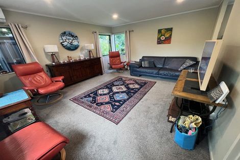 Photo of property in 15 Pinewood Grove, Botany Downs, Auckland, 2010