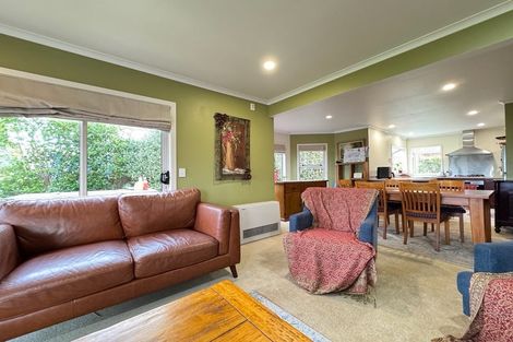 Photo of property in 49 Dress Circle, Newlands, Wellington, 6037