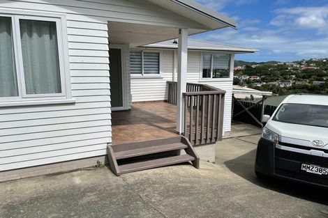 Photo of property in 16 Turville Crescent, Newlands, Wellington, 6037