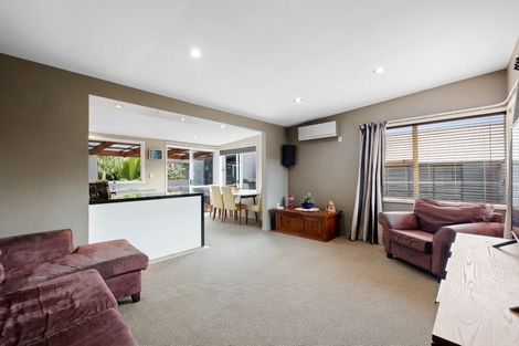 Photo of property in 70 Seaview Road, Marfell, New Plymouth, 4310