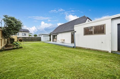 Photo of property in 2/327 Bucklands Beach Road, Bucklands Beach, Auckland, 2012