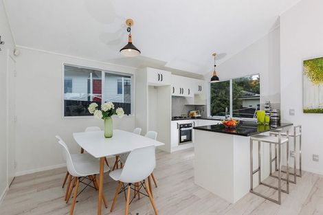Photo of property in 2/21 Kitewao Street, Northcote, Auckland, 0627