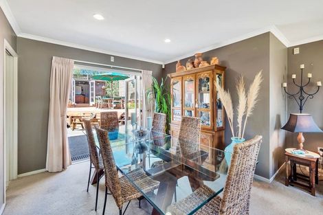 Photo of property in 6 Fairford Avenue, Henderson, Auckland, 0612