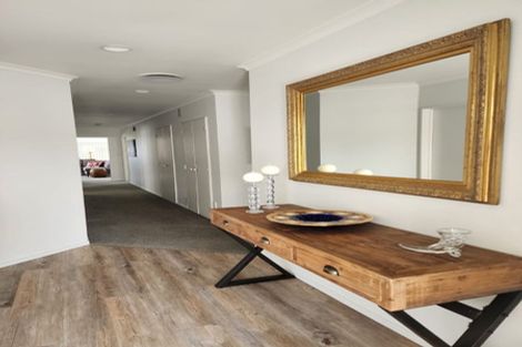 Photo of property in 12 Shelter Grove, Frankleigh Park, New Plymouth, 4310