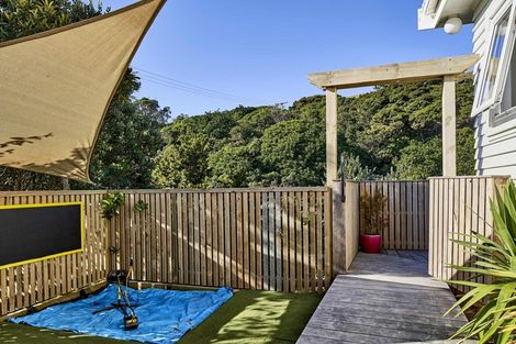 Photo of property in 5 Te Pari Pari Road, Pukerua Bay, 5026