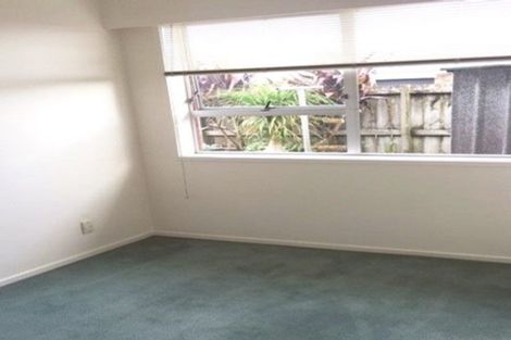 Photo of property in 2/5 Sylvan Crescent, Te Atatu South, Auckland, 0610