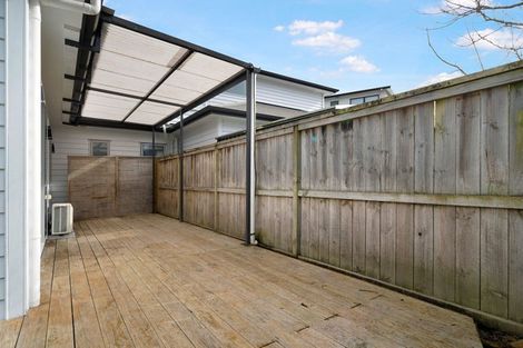 Photo of property in 4a Glenvil Lane, Te Atatu Peninsula, Auckland, 0610