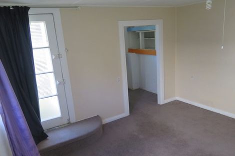 Photo of property in 28 Melbourne Road, Island Bay, Wellington, 6023