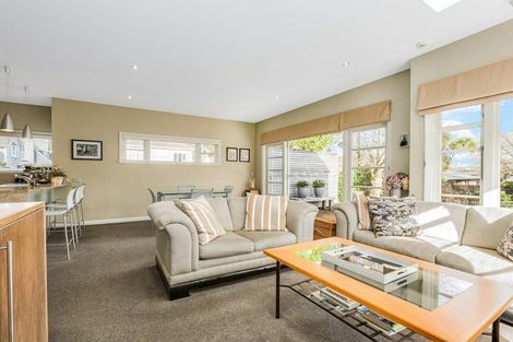 Photo of property in 33 Cheviot Road, Lowry Bay, Lower Hutt, 5013