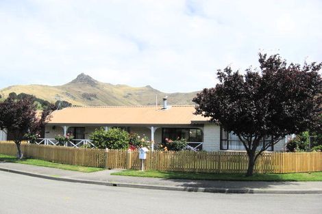 Photo of property in 8 Warner Place, Heathcote Valley, Christchurch, 8022