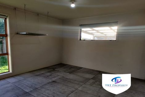 Photo of property in 2/41 Challen Close, Conifer Grove, Takanini, 2112