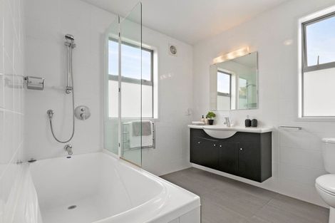 Photo of property in 27a Shackleton Road, Mount Eden, Auckland, 1024