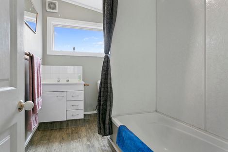 Photo of property in 233 Shakespeare Street, Leamington, Cambridge, 3432