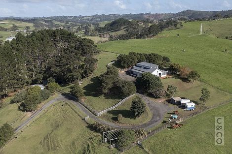 Photo of property in 344 Waitakere Road, Taupaki, Henderson, 0782