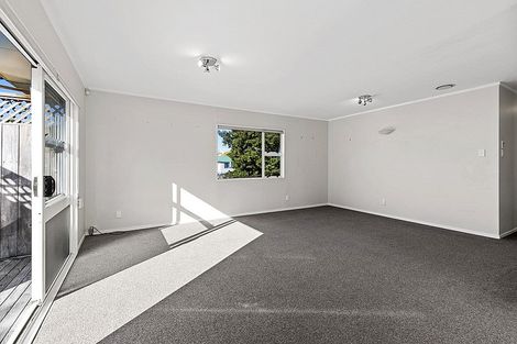 Photo of property in 2/31 Alamein Avenue, Belmont, Auckland, 0622