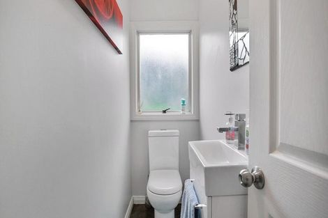 Photo of property in 11 Rifleman Rise, Unsworth Heights, Auckland, 0632