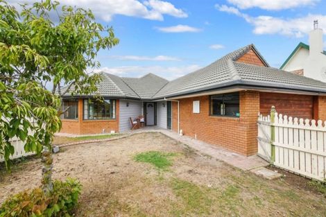 Photo of property in 36 Orlando Crescent, Waimairi Beach, Christchurch, 8083