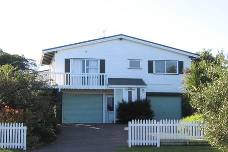 Photo of property in 7 Napier Grove, Waikanae Beach, Waikanae, 5036