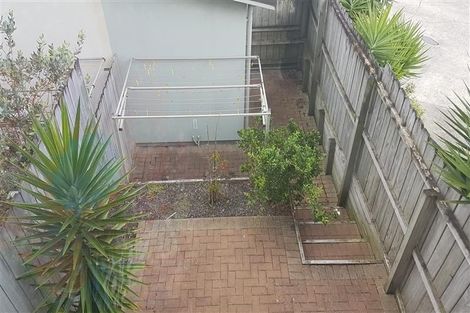 Photo of property in 37 Spalding Rise, Golflands, Auckland, 2013