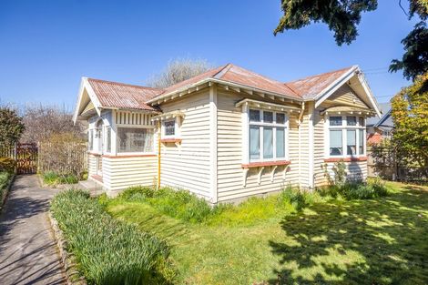 Photo of property in 28 Gamblins Road, Saint Martins, Christchurch, 8022
