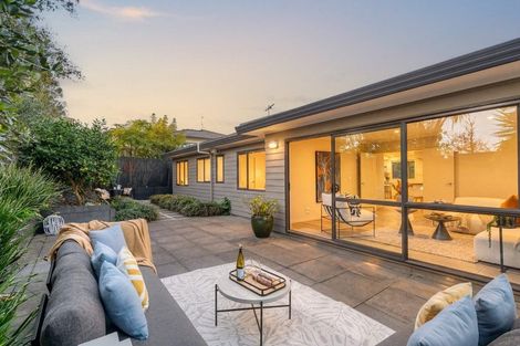 Photo of property in 18 Mckinley Road, Sunnyvale, Auckland, 0612