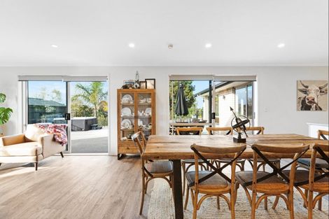 Photo of property in 6 Gavinike Place, Waimauku, 0812