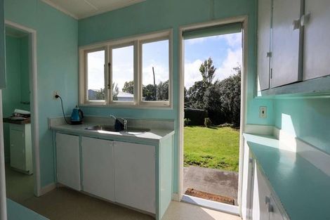 Photo of property in 10 Tainui Street, Welbourn, New Plymouth, 4312