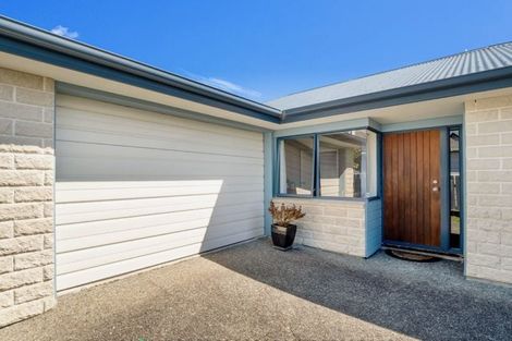 Photo of property in 32 Somerset Crescent, Highbury, Palmerston North, 4412