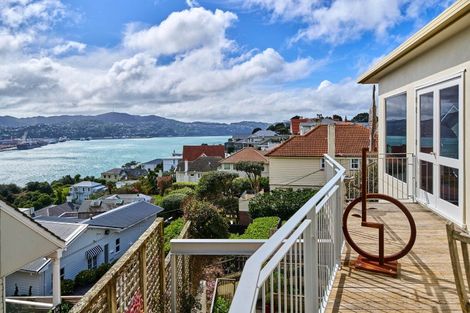 Photo of property in 76 The Crescent, Roseneath, Wellington, 6011