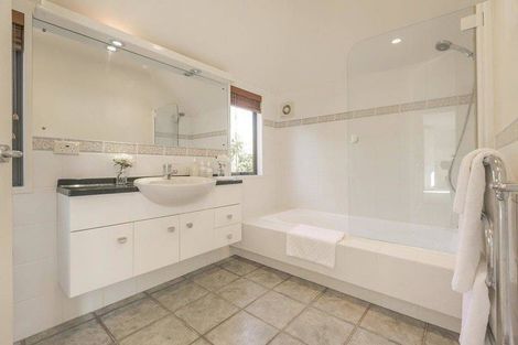Photo of property in 32a John Rymer Place, Kohimarama, Auckland, 1071