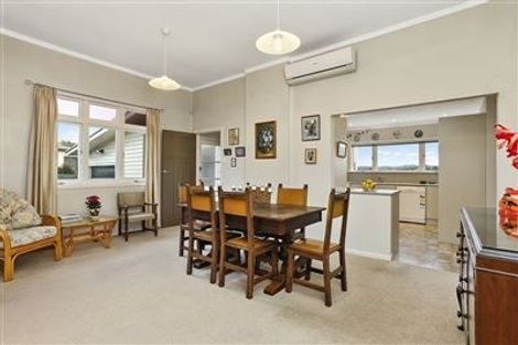 Photo of property in 49 View Road, Henderson, Auckland, 0612